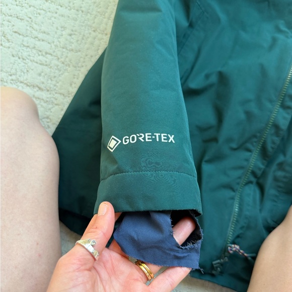 Burton Women’s Goretex ski/snowboard jacket - Picture 5 of 7